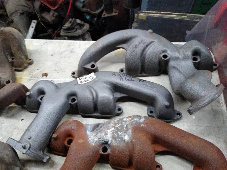 Attached picture 383 exhaust manifolds.jpg